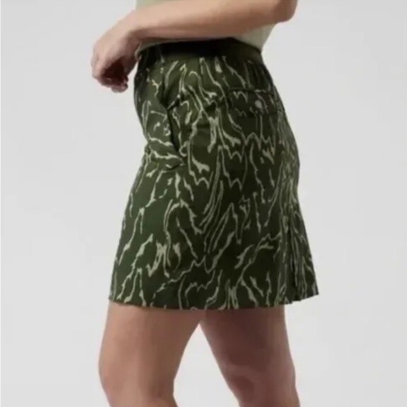 Athleta Pants - Athleta Vienna Cargo Skort in Olive and Eucalyptus Green